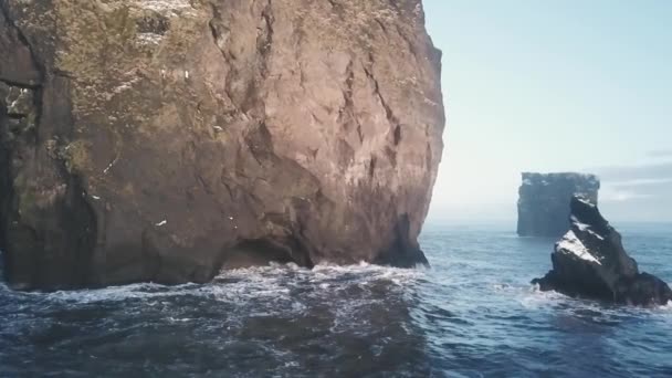 Vue Aérienne Grandes Formations Roche Océan Jour Islande — Video