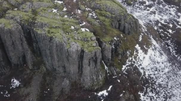 アイスランドで冬の山の尾根の航空写真 — ストック動画