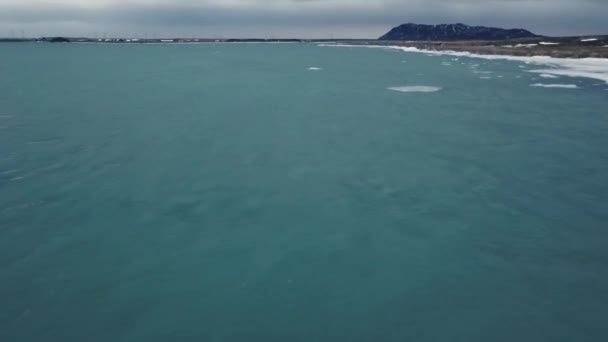 Вид Воздуха Красивое Зимнее Озеро Льдом Днем Исландия — стоковое видео