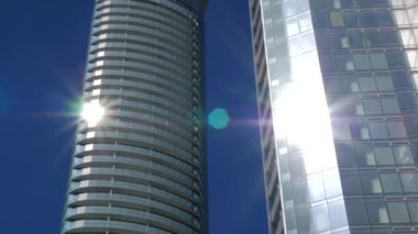 Gündüz ortaya uzun boylu şehir kınamak binasında kadar devirme