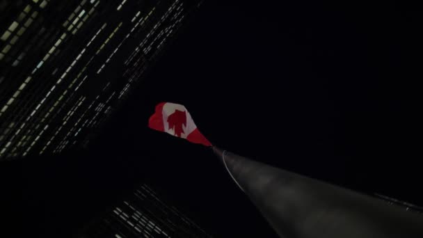 Girando Torno Edifícios Escritórios Altos Centro Cidade Com Bandeira Canadense — Vídeo de Stock