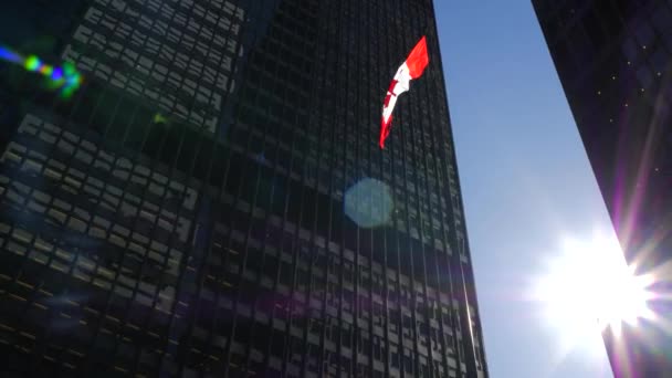 Tower Med Två Höga Downtown Kontorsbyggnader Solig Dag Videoklipp