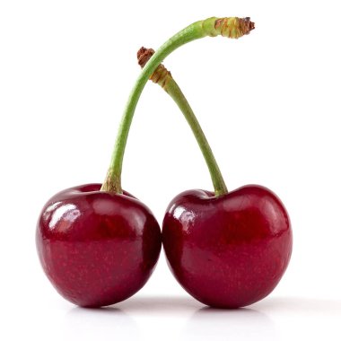 Beyaz izole arka planda lezzetli Olgun Kiraz