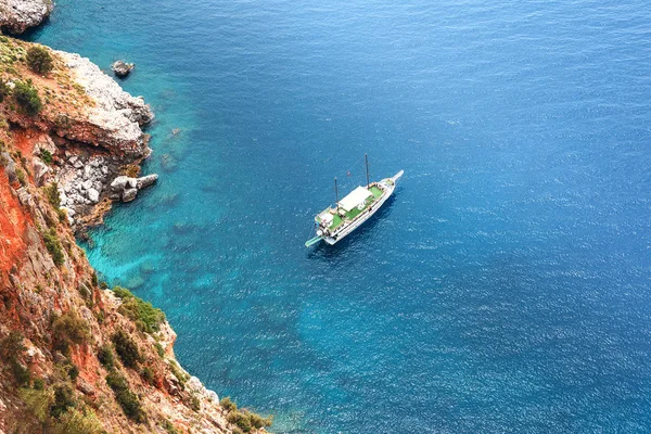 View on Mediterranean sea, Island and ship in Alanya, Toukey. — Stock Photo, Image