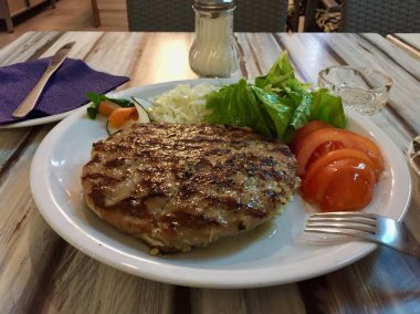 Pleskavica, geleneksel Sırp çanak