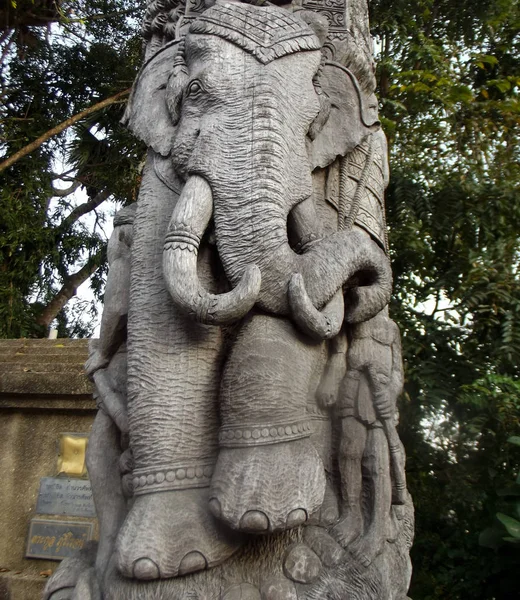 Sculpture d'éléphants en Thaïlande — Photo