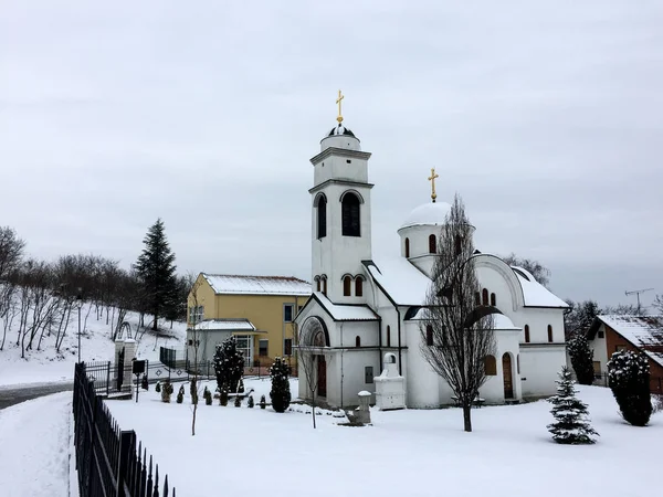 Eglise serbe en hiver — Photo