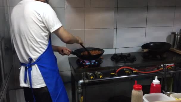 Cocina tradicional asiática en llamas en Corea — Vídeos de Stock
