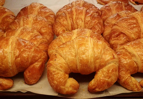 Croissant fresco assado — Fotografia de Stock