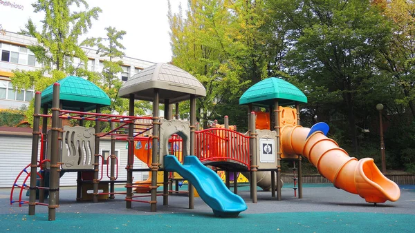 Playground infantil ao ar livre — Fotografia de Stock