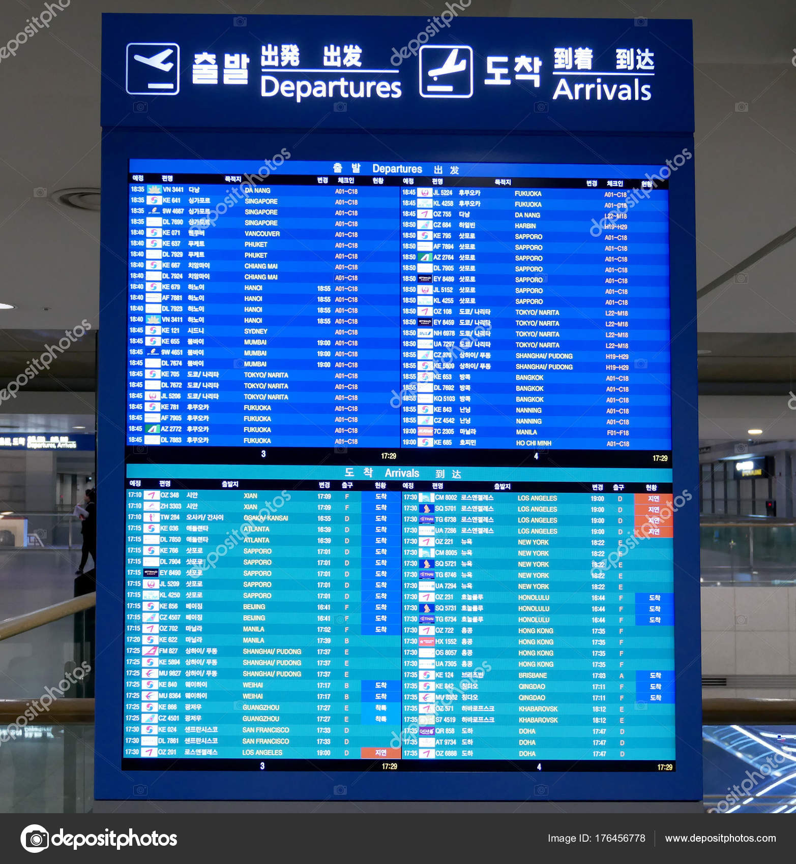 Самолет корее прилет. Аэропорт информационное табло вылетов. Аэропорт инчхон табло. Сеул аэропорт табло вылета. Расписание самолетов в южную корею.