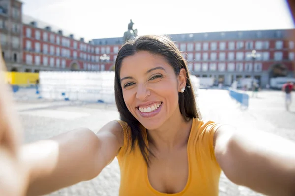 Attractive latin woman talking selfie — Stock Photo, Image