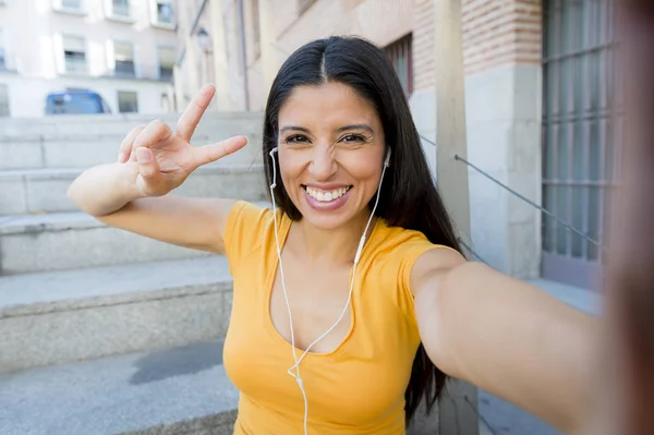 Žena užívající selfie — Stock fotografie