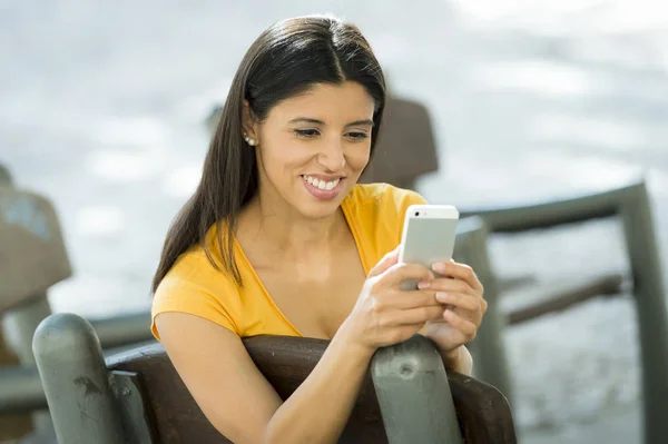 Smiling woman using phone — Stock Photo, Image