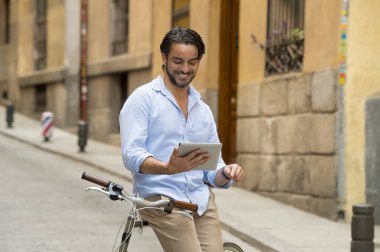 adamla vintage Bisiklet tablet kullanma