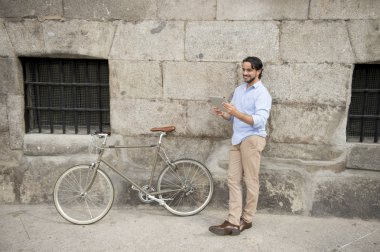 adamla vintage Bisiklet tablet kullanma