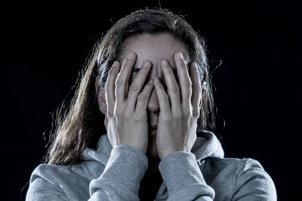 Conceito Medo Vergonha Violência Depressão Mulher Deprimida Latina Atraente Cobre — Fotografia de Stock