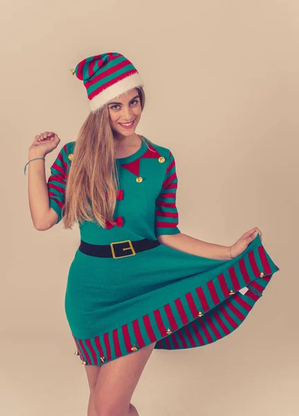Feliz Navidad Feliz Concepto Vacaciones Atractiva Joven Alegre Posando Vestido — Foto de Stock