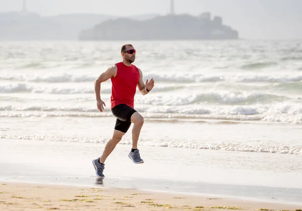 Atlet Runner Man Running Tävlar Och Tränar Sportkläder Stranden Vid — Stockfoto