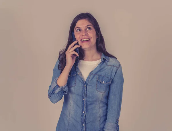 Mulher Freelancer Muito Feliz Ligando Falando Telefone Inteligente Estudante Universitário — Fotografia de Stock