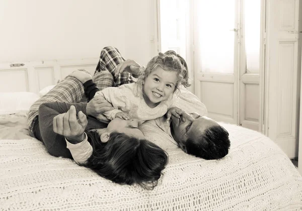 Retrato Estilo Vida Hermosa Familia Feliz Relajarse Pasar Tiempo Juntos — Foto de Stock