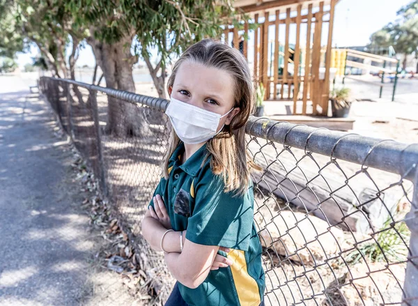 Fermeture Des Écoles Covid Enfant Écolière Triste Ennuyé Avec Masque — Photo