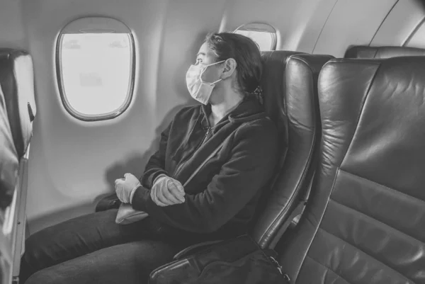 Covid Cierres Fronteras Pandémicas Mujer Joven Avión Que Regresa Ciudad — Foto de Stock