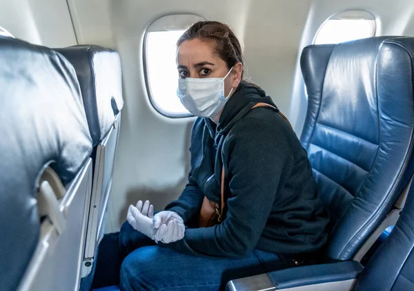 Пандемическое Закрытие Границы Covid Молодая Женщина Самолете Возвращается Домой После — стоковое фото