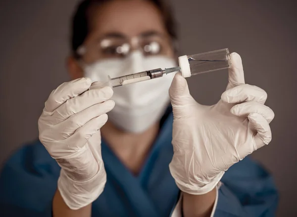 Covid Coronavirus Vaccin Dokter Wetenschapper Met Injectiespuit Die Virus Sars — Stockfoto