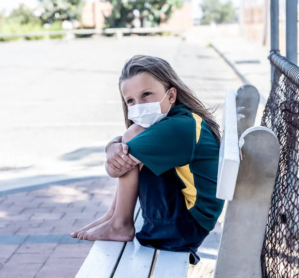 Fermeture Des Écoles Covid Enfant Écolière Triste Ennuyé Avec Masque — Photo