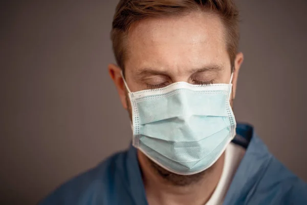 Covid Exhausted Doctor Looking Worried Coronavirus Infected Cases Death Tolls — Stock Photo, Image