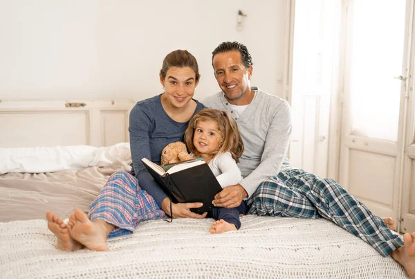 Brote Covid Quédate Casa Detén Propagación Familia Feliz Padre Madre — Foto de Stock