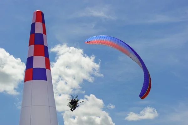 Paraşütle atlama içinde yarışmalar