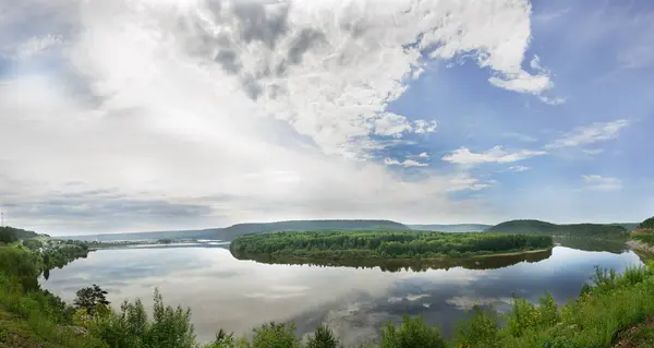 Nehirde şafak vakti