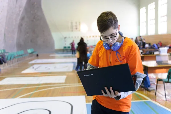 Öğrenciler programcılar yarışmaya katılmak