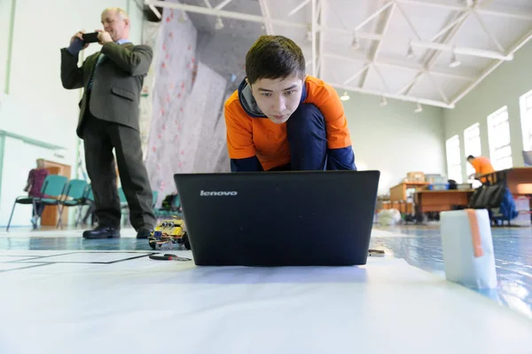 Öğrenciler programcılar yarışmaya katılmak