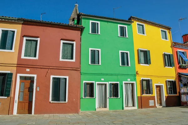 Vista general de casas adosadas de colores — Foto de Stock