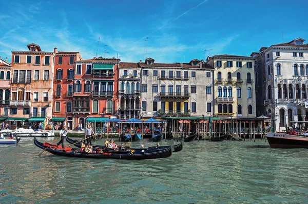 Overview of buildings, piers and gondolas — Stock Photo, Image