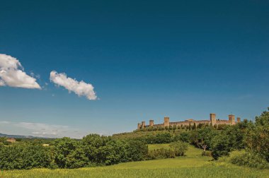 Hamlet taş duvarlar görünümünü