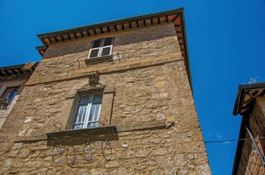 Eski bir taş Orvieto bir sokakta bina cephe görünümü