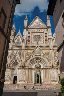 Cephe görünümü zengin ve anıtsal Orvieto Katedrali