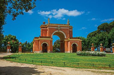 Villa Pamphili Park Roma Tiyatrosu ve sıradışı cephe görünümü