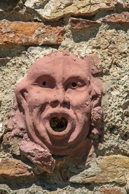 Kil maskeleri Colle di Val d'Elsa duvara bağlı Close-Up. 