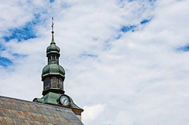 Çan kulesi Saint Jean Baptiste, yakın çekim ' Megeve, French Alps içinde kilise