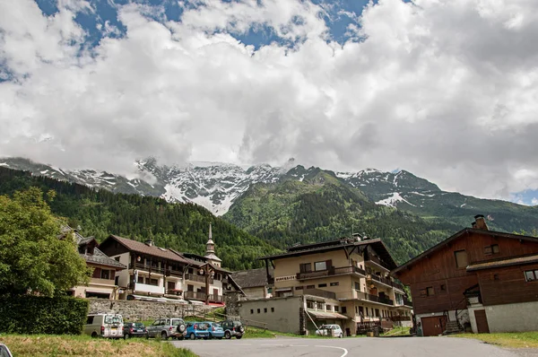 Byn av Les-Contamines-Montjoie, franska Alperna — Stockfoto