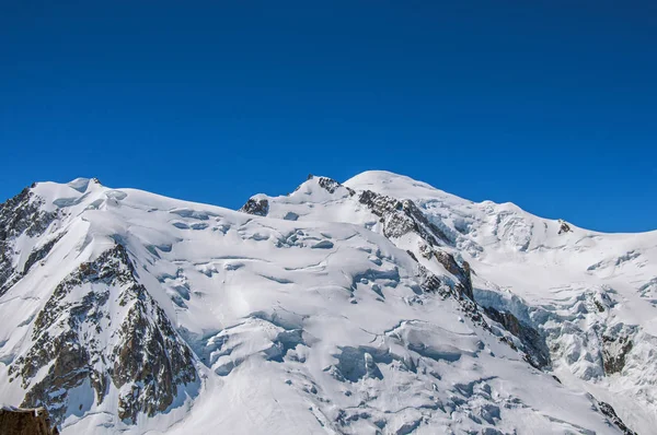 Widok na Mont Blanc z Aiguille du Midi, w Alpy Francuskie — Zdjęcie stockowe