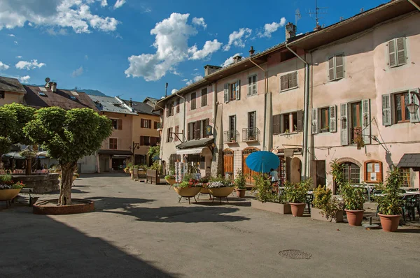 Taş binaları ve ortaçağ köyü Conflans Mağazalar Albertville şehir yakın: