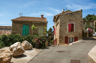 Taş evleri, köy Chateauneuf-du-Pape Center'da ile sokak görünümü