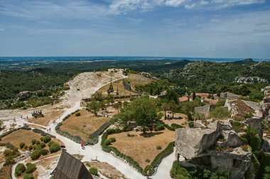 Panoramik, kale Baux-de-Provence tepenin üstündeki