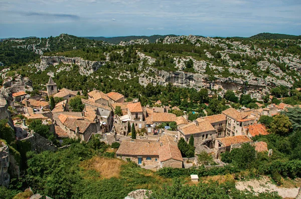 Vista panorámica de las ruinas del castillo de Baux-de-Provence en la colina — Foto de Stock